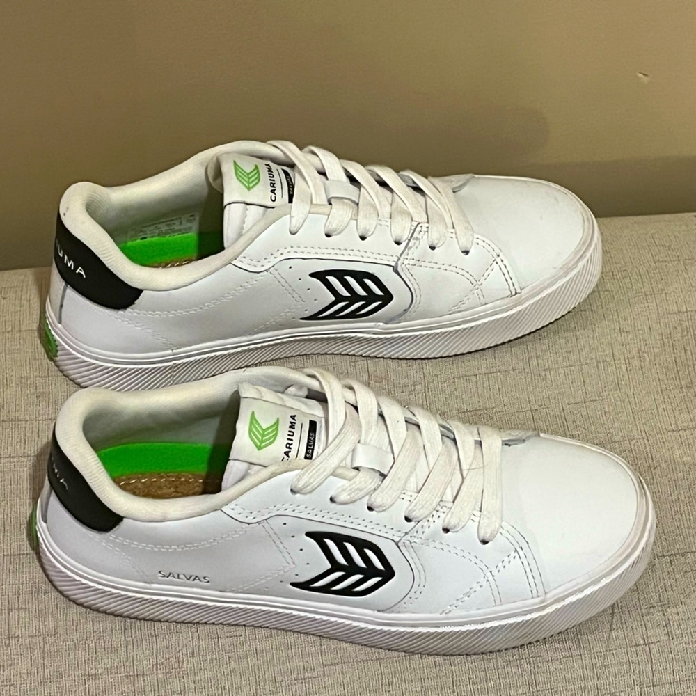 Cariuma Salvas White Sneakers, Black accent, size 7.5